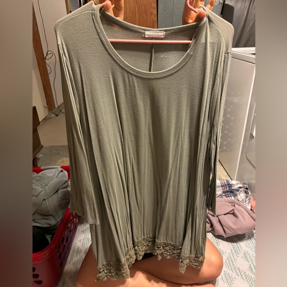 Long sleeve green top